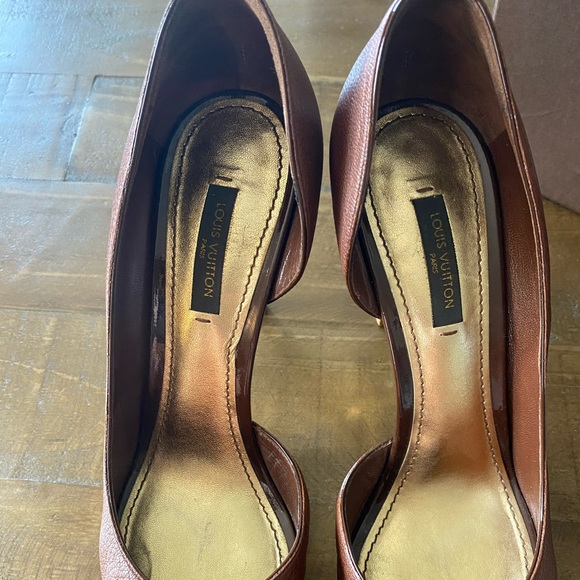 LOUIS VUTTION BROWN LEATHER HEELS - Picture 4 of 16